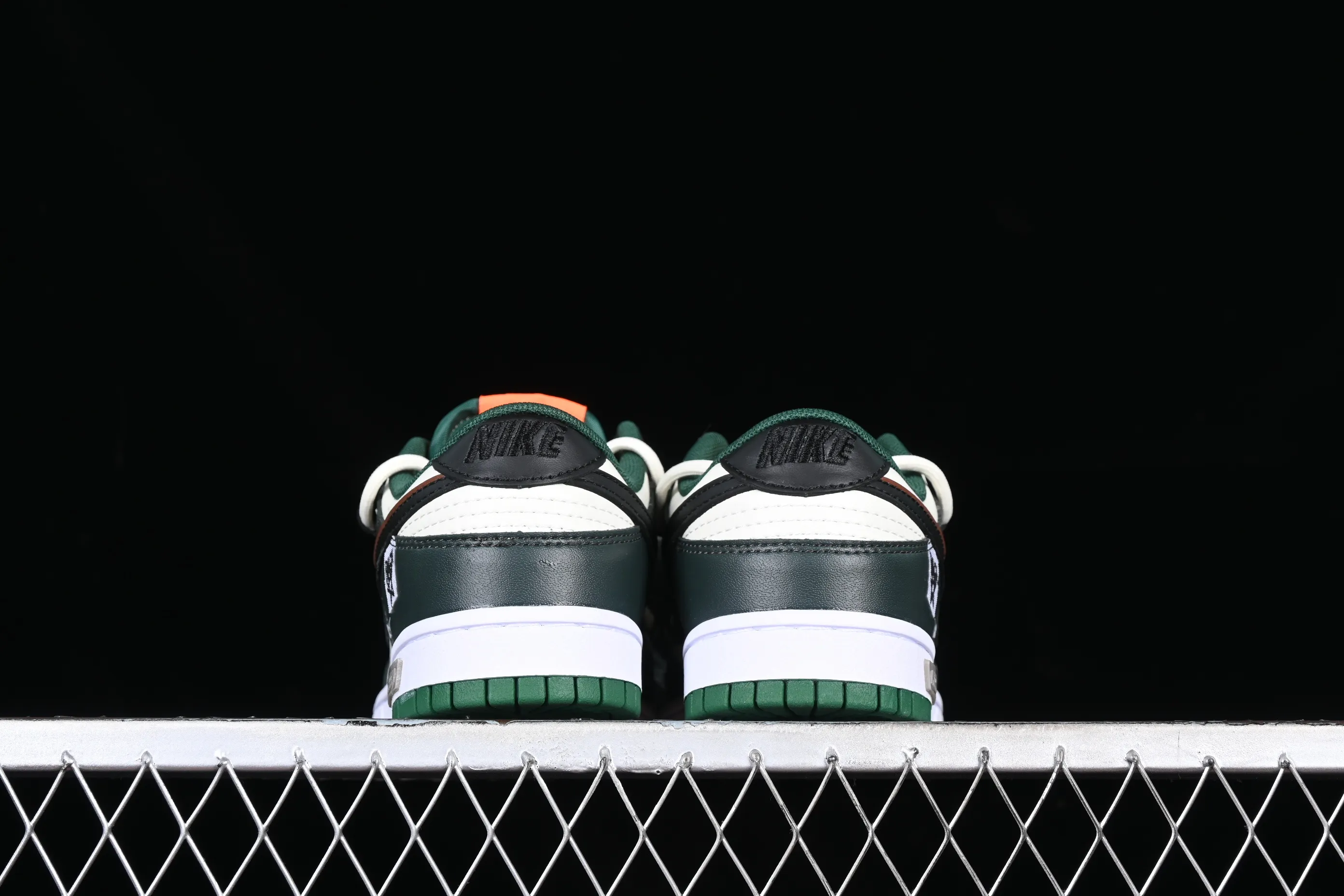 All Categories Nk SB Dunk Series Nk SB Dunk Low Low-top Sneakers Nk Dunk Low Panda Prank Slide Track Crack Skater SB Strap Low-top Casual Sneakers DD1391-300